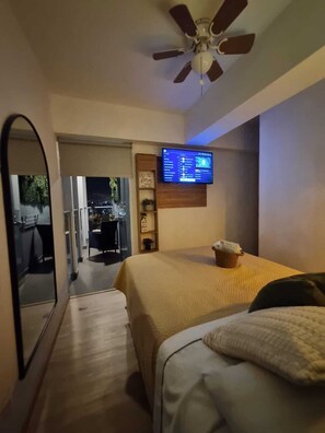 Unclassified image, 4 of 17, button