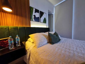 1 chambre, bureau, fer et planche à repasser, accès au Wi-Fi (inclus)