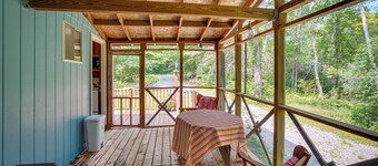 Cozy Becket Cottage Escape w/ Lake Access!