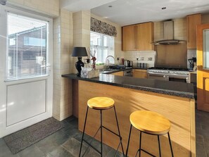 Dishwasher, high chair - Welcome to this charming holiday let near York. (Foxwood, near York)