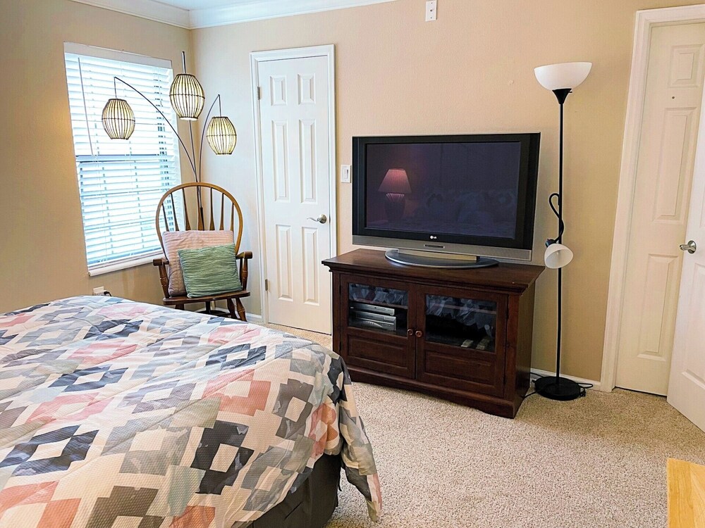 Bright and Cozy Extended Stay Townhome! Fort Collins Vrbo