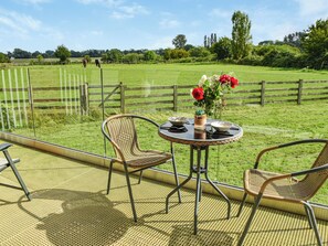 Outdoor dining - An ideal destination for relaxation, comfort, and immersion in nature’s beauty. (Old Buckenham)