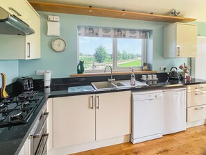 Dishwasher, highchair - An ideal destination for relaxation, comfort, and immersion in nature’s beauty. (Old Buckenham)