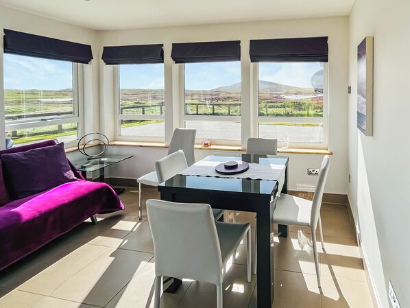 Dining - 2 bedroom accommodation in Gramsdale, Isle of Benbecula (Gramsdale, Isle of Benbecula)