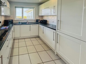 Lave-vaisselle, chaise haute