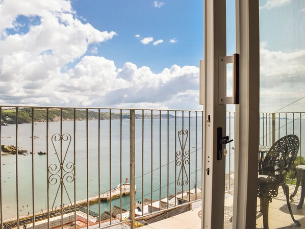 Interior - 3 bedroom accommodation in Looe (Looe)