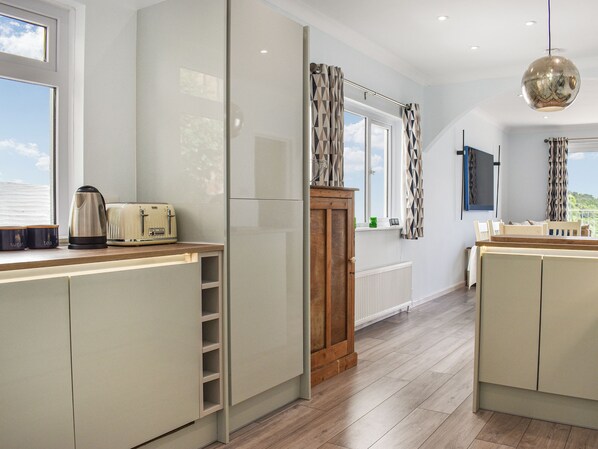 Interior - 3 bedroom accommodation in Looe (Looe)