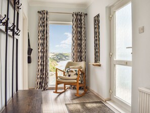 Interior - 3 bedroom accommodation in Looe (Looe)