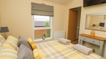 2 bedrooms, individually decorated, individually furnished, free WiFi