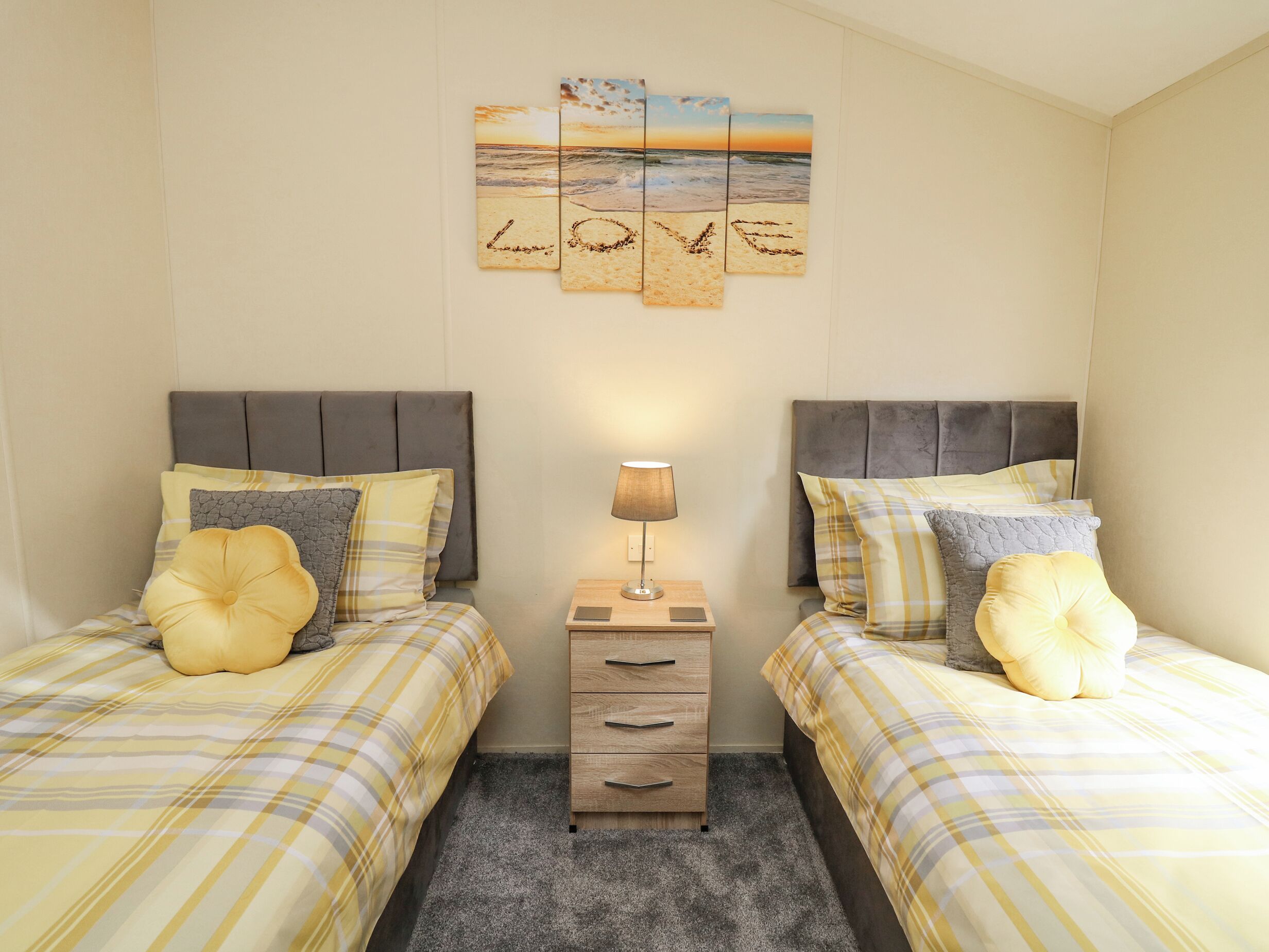 2 bedrooms, individually decorated, individually furnished, free WiFi