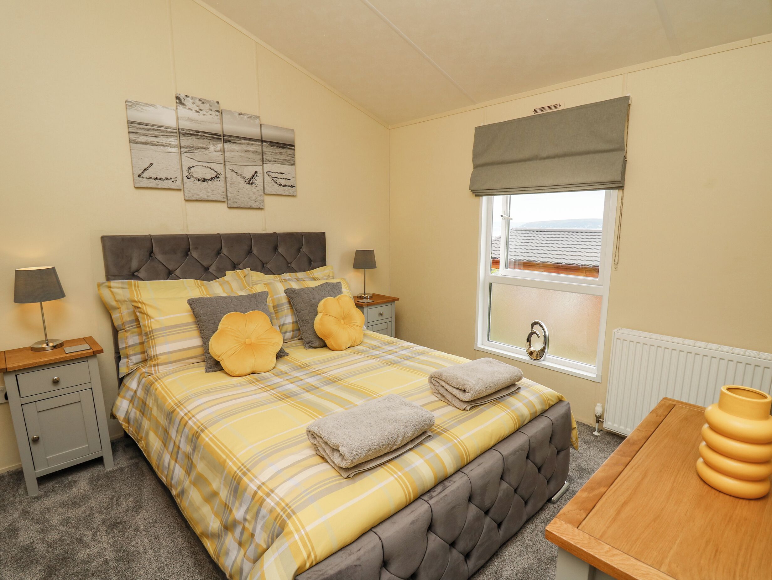 2 bedrooms, individually decorated, individually furnished, free WiFi