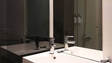 Secador de pelo y toallas