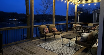 Relaxing retreat with beautiful view. Fireplace, grill, firepit, and kayaks.