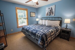 3 slaapkamers, een strijkplank/strijkijzer, gratis wifi, beddengoed