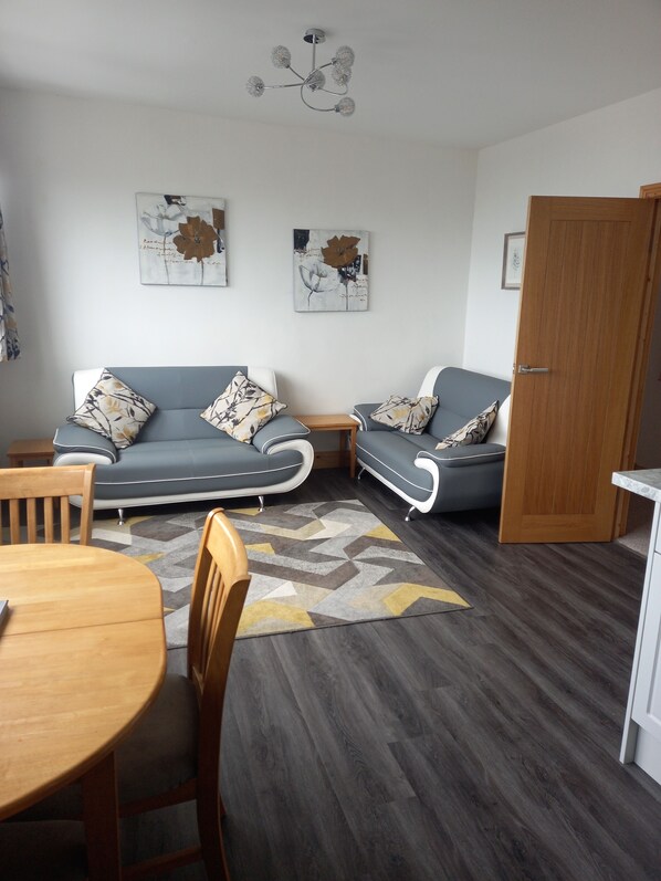 Apartment, Multiple Beds | Living area