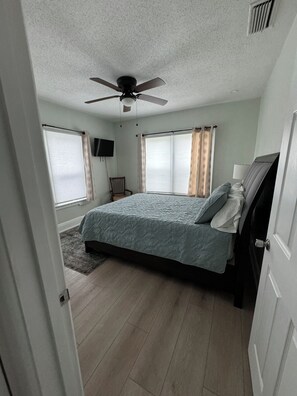 2 bedrooms, desk, iron/ironing board, free WiFi