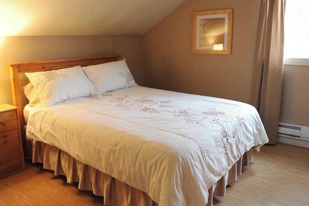 Hakuna Matata Guest House at Saskatchewan Beach Saskatchewan Beach Vrbo