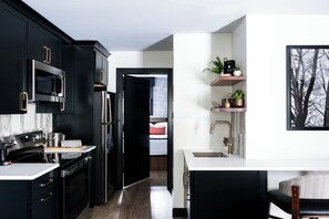 Mini réfrigérateur, cafetière/bouilloire