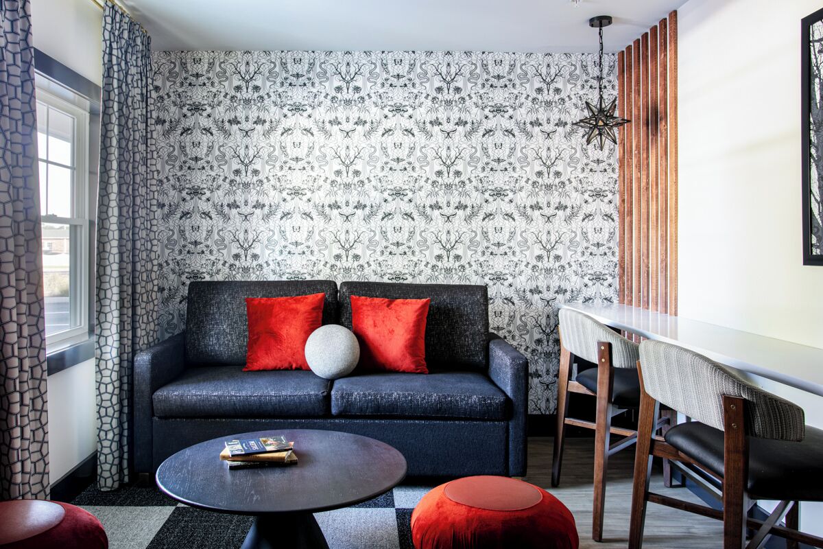 Suite, 1 King-Bett und Schlafsofa, barrierearm | Wohnbereich