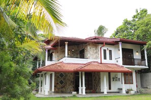 Exterior - Iconic Villa in Ahangama (Ahangama)