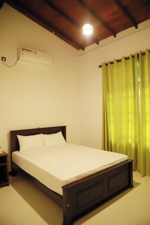 1 bedroom, WiFi, bed sheets - Iconic Villa in Ahangama (Ahangama)