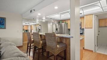 Condo (2 Bedrooms) | Servicio de la propiedad