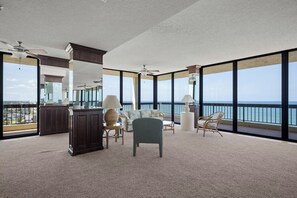 Condo (2 Bedrooms) | Servicio de la propiedad