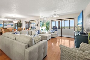 Condo (2 Bedrooms) | Property amenity