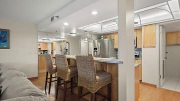 Condo (2 Bedrooms) | Property amenity