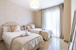 4 habitaciones, escritorio, tabla de planchar con plancha y wifi 
