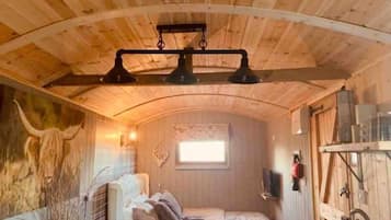 Cabin | 1 bedroom, iron/ironing board, bed sheets