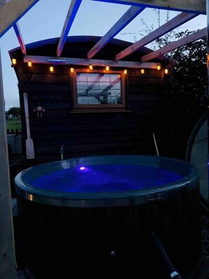 Cabin | Property grounds - Cute and Cosy Shepard hut With Wood Fuel hot tub (Kington)