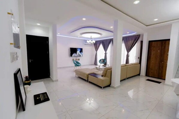 Interior - The Arianna: New, Classy 4-Bedrm Hse in Tse Addo (Accra)