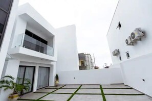 Exterior - The Arianna: New, Classy 4-Bedrm Hse in Tse Addo (Accra)