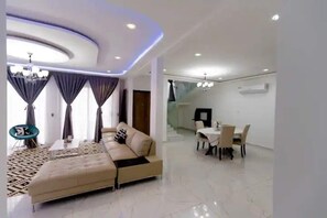 Living area - The Arianna: New, Classy 4-Bedrm Hse in Tse Addo (Accra)