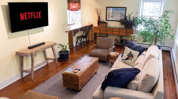 Fernseher, Kamin, Stereoanlage, Arbeitsbereiche