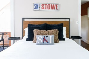 4 bedrooms, desk, iron/ironing board, travel crib