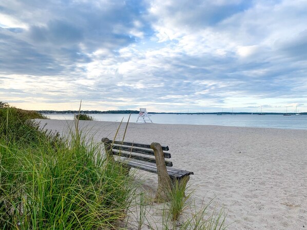 Am Strand, Liegestühle, Strandtücher