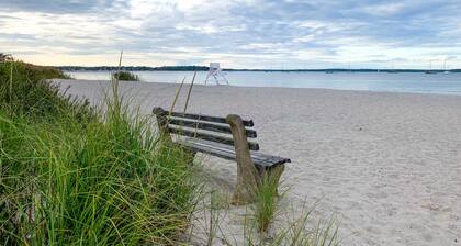 Cozy 3-Bedroom Cape House Near Havens Beach