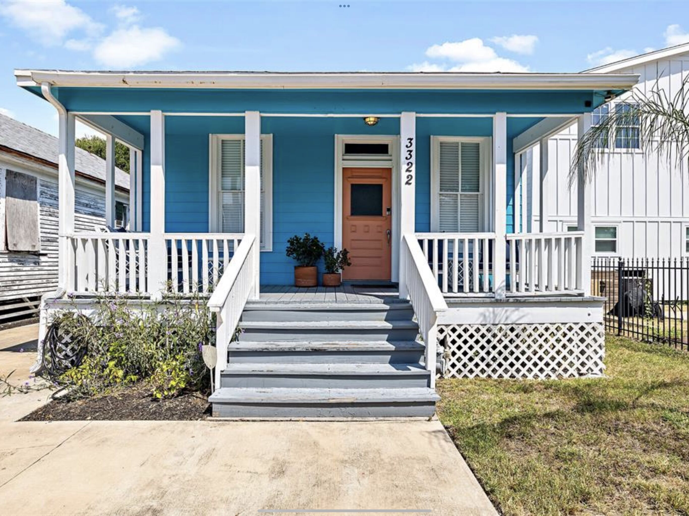 Beach bungalow only 3 blocks to beach!