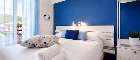 2 bedrooms, desk, iron/ironing board, WiFi (free)