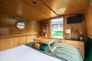 2 slaapkamers, een strijkplank/strijkijzer, reisbedje, gratis wifi