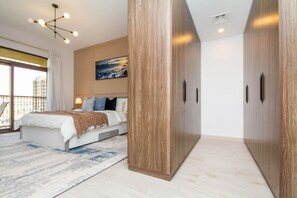 2 chambres, coffres-forts dans les chambres, bureau