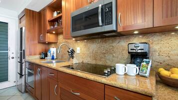 Villa (Studio, Oceanfront, Sleeps 2(NAB-107)) | Cuisine privée