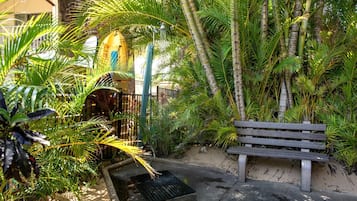 Condo (0 Bedroom) | Exterior