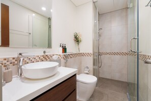 Dusche, Haartrockner, Handtücher