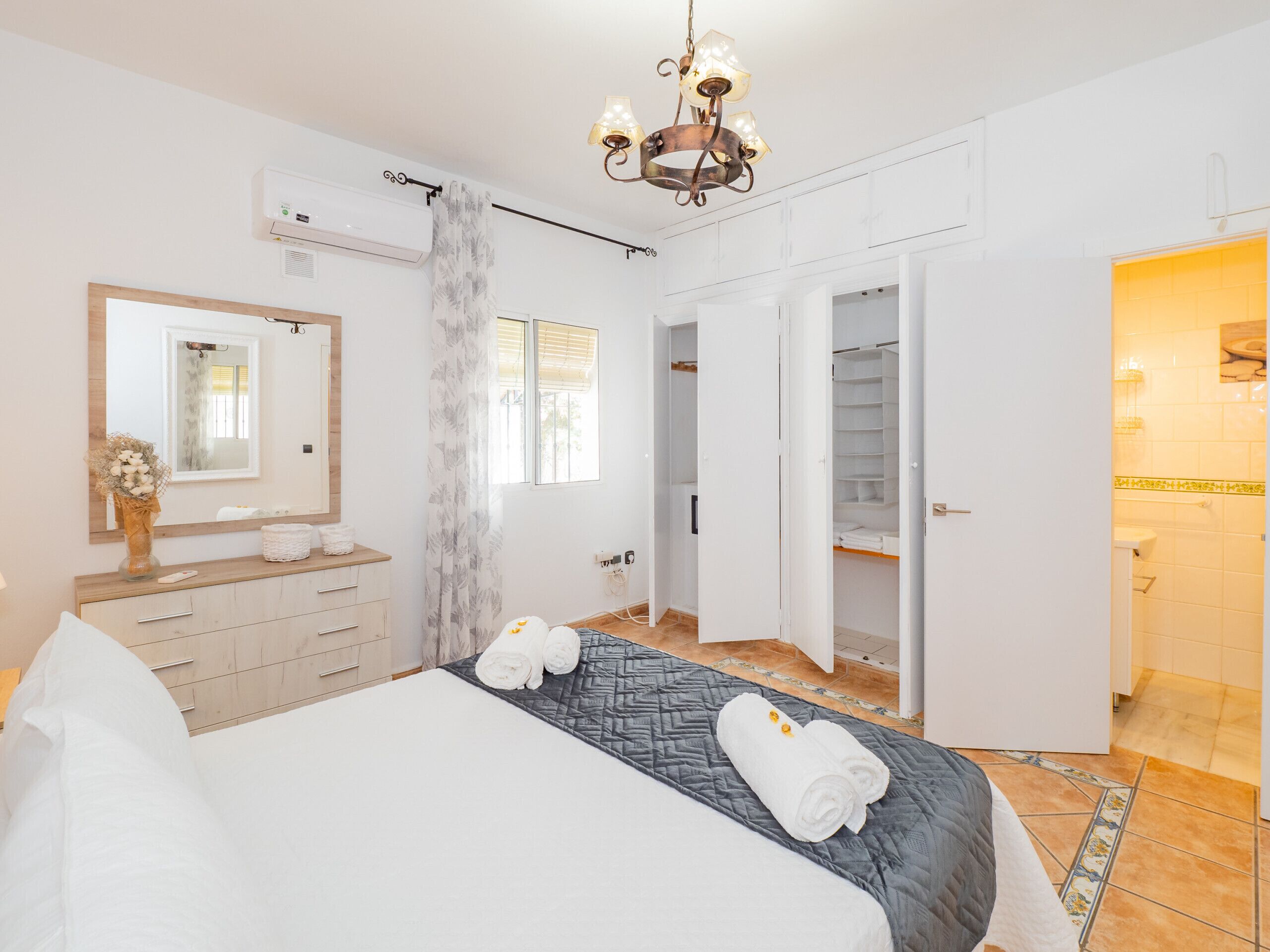 3 chambres, fer et planche à repasser, Wi-Fi gratuit, draps fournis