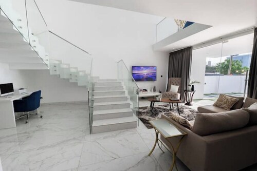 The Fii, Elegant Home in Accra, 7 mins away from Airport