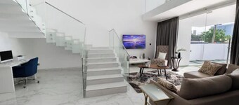 The Fii, Elegant Home in Accra, 7 mins away from Airport