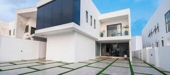 The Fii, Elegant Home in Accra, 7 mins away from Airport